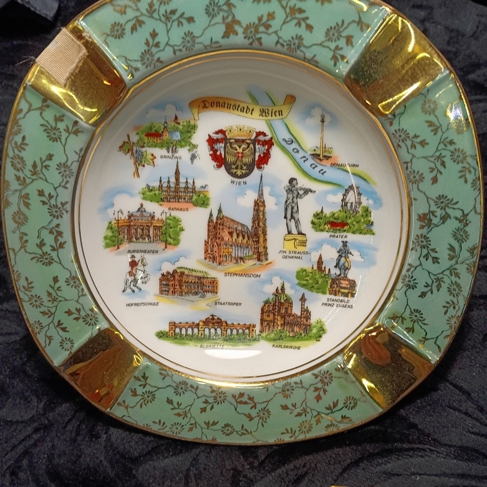 Lot Of 2- Vintage Austria Wien Stephansdom, Dobau Ashtrays With Gold Trim - Picture 4 of 5